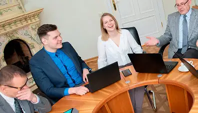 Citizen using a computer for online identification in public administration