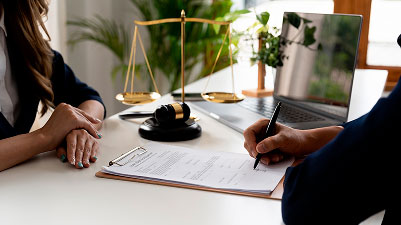 Representación de servicios legales y cumplimiento normativo KYC
